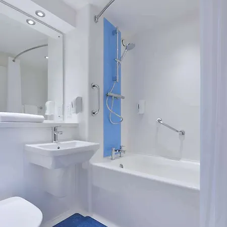 מלון Travelodge 2*